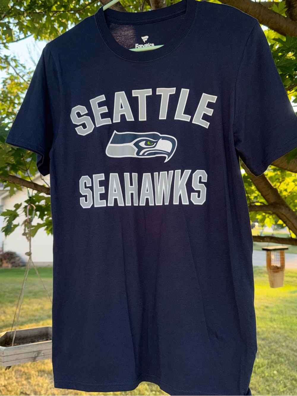 NEW without Tags Fanatics Navy Seattle Seahawks Graphic Tee - Size Small